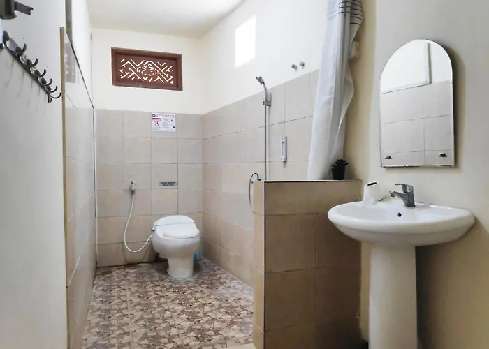 Oyo 90884 Rori Homestay Hotel Sanur