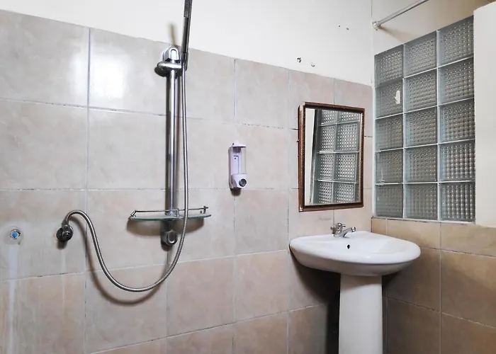 Oyo 90884 Rori Homestay Hotel