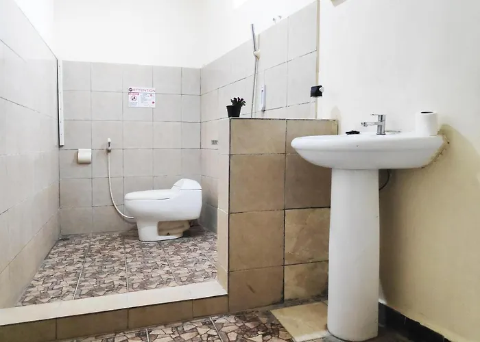 Oyo 90884 Rori Homestay Hotel