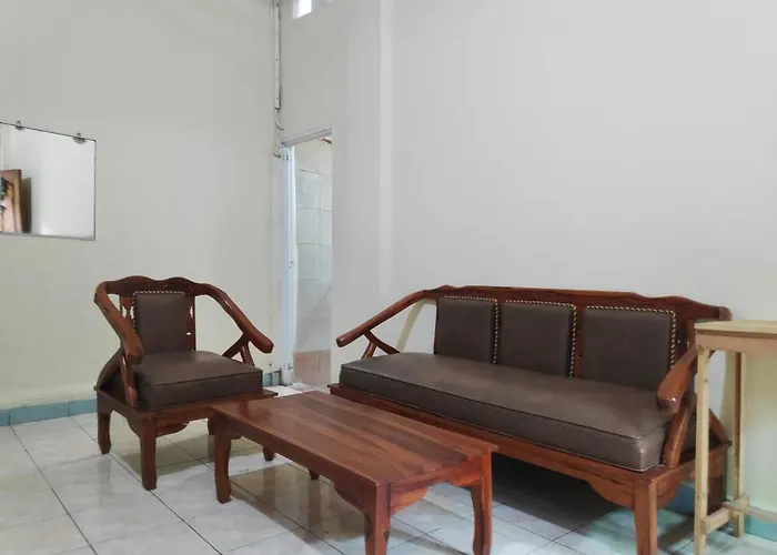 Oyo 90884 Rori Homestay Hotel